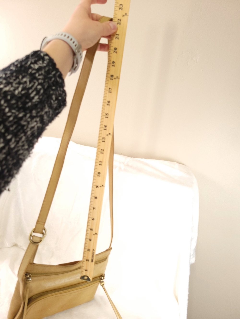 Hobo Cassie Leather Convertible Crossbody Shoulder Bag - Picture 14 of 16